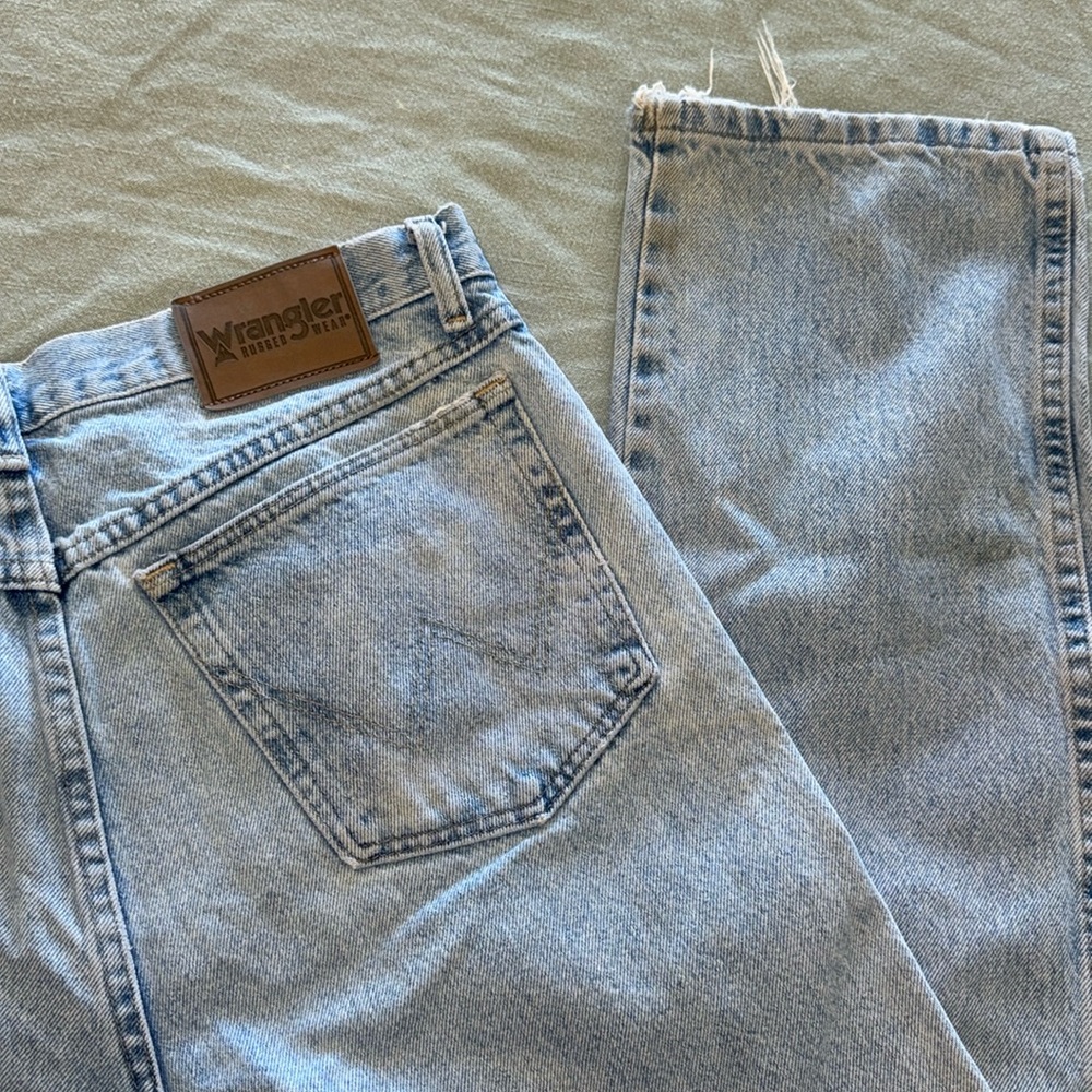 Distressed Wrangler Rugged Wear Light Wash Jeans